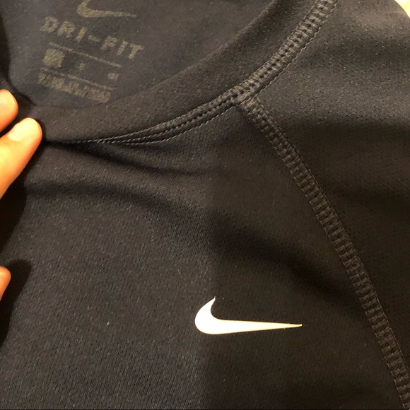 Black simple Nike dry fit shirt - Picture 2 of 2